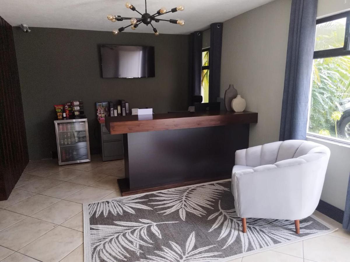 L'Aurora Inn Hostal Guatemala City Eksteriør bilde