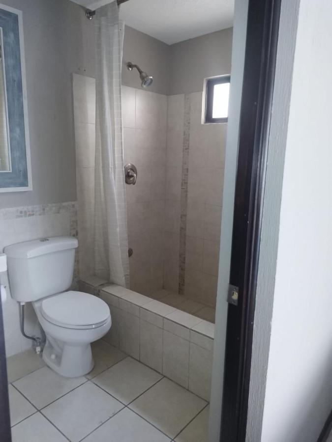 L'Aurora Inn Hostal Guatemala City Eksteriør bilde