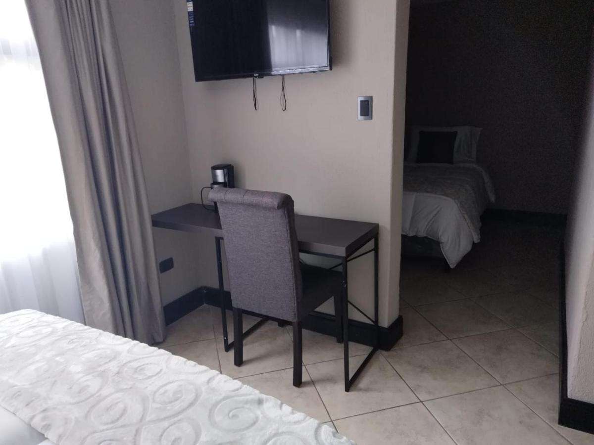 L'Aurora Inn Hostal Guatemala City Eksteriør bilde